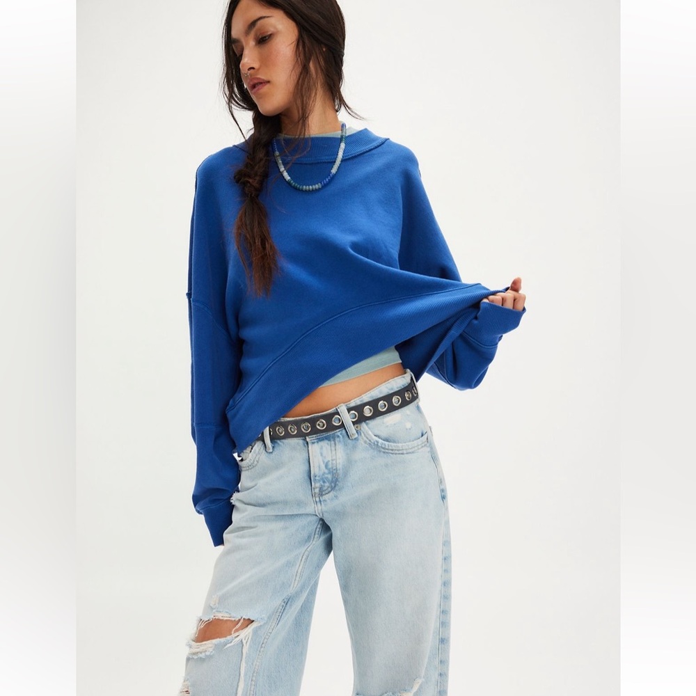 NWT. We The Free Hi-Lo Pull Over in True Blue
Size: S